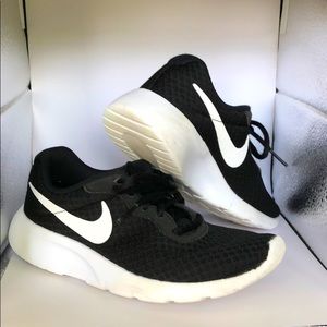 Youth sz 1 Nike shoes